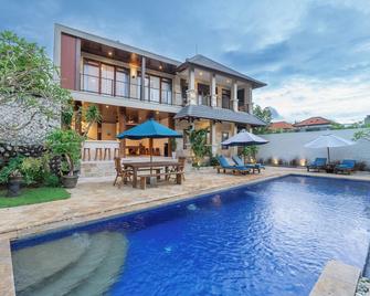 Walk to Uluwatu -Private Villa with Pool - up to 5 bedrooms - South Kuta
