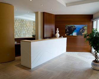 Hotel Orsa Maggiore - Castro di Lecce - Front desk