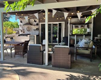 Stylish and comfy 4-bedroom house in peaceful El Dorado Hills with pool - El Dorado Hills - Patio