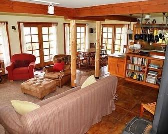 Family / Pet Friendly Home On 2.5 Miles Waterfront Neighborhood Special - Bainbridge Island - Sala de estar