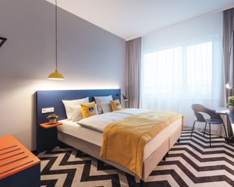 هوليداي إنن ا تي اإن و ، هد ارم مشستوت جاات فيو ا،رباتي بي باي آيتش جي - شتوتغارت - غرفة نوم