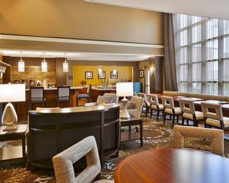 Equipped Suite | Free Breakfast, 24h Business Center + Seasonal Pool - Utica - Restaurant