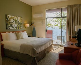 Driftwood Inn - Sechelt - Bedroom