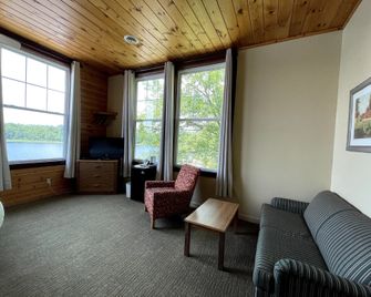 Hanging Horn Lakeside Resort - Moose Lake - Salon