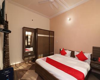 OYO 23246 Mann Bed And Breakfast - Rājpura - Bedroom