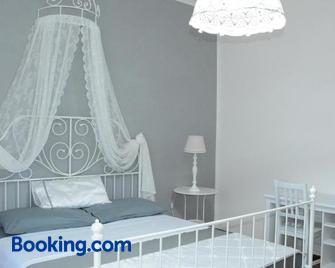 B&B Huguette - Civitavecchia - Habitación