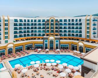 The Lumos Deluxe Resort Hotel - Kargiçak - Building