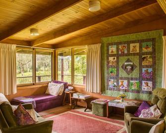 The Burrow at Wombat Bend - Dixons Creek - Soggiorno