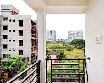 Hotel O Sunrise Inn - Madhyamgram - Balcony