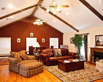Lillian Farms Bed & Breakfast - Washington - Living room