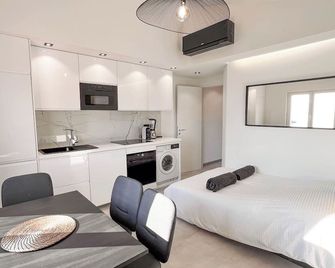 Luxueux haut de villa 4 per à 30m de la plage - Sainte-Maxime - Kuchnia