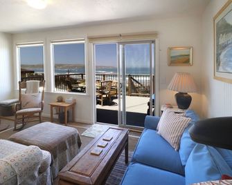 Romantic, Dramatic Views! - Dillon Beach - Living room