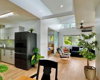 Immerse Yourself in Nature’s Beauty & Breathtaking Sunsets! - Ko Yao Noi - Living room