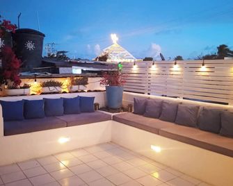 بوسادا لاجونيتا باي ميديتيرانيو - El Roque - شرفة