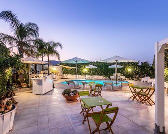 B&B Marricriu parking, pool area, not far from the Sea, park , wi-fi free, br - Avola - Piscina