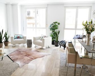 beautiful, quiet, great apt downtown, near the beach. Ask for parking - Alicante - Soggiorno