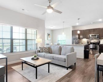 Mission Hill Apartments by Barsala - New Braunfels - Living room