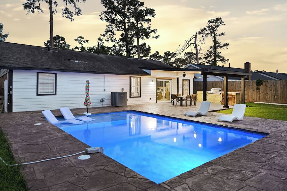 Newly Updated Cozy Home With Pool, Patio, Bbq! 5br - יוסטון - בריכה