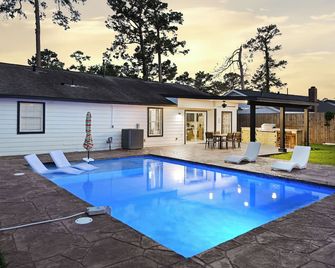 Newly Updated Cozy Home With Pool, Patio, Bbq! 5br - Houston - Piscina