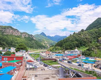 Ulleung Island Village Pension - Ulleung - Edificio
