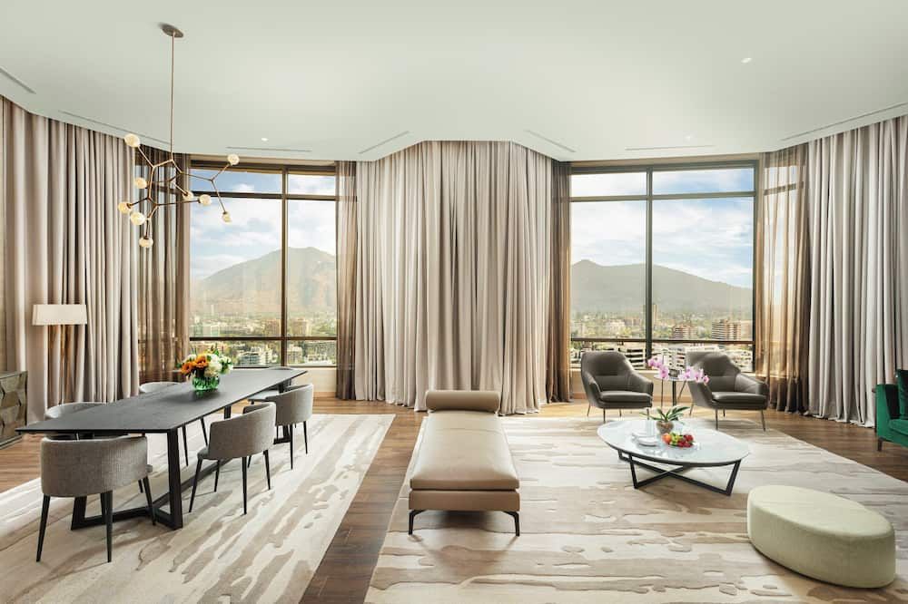 ماندارين أورينتال، سانتياجو