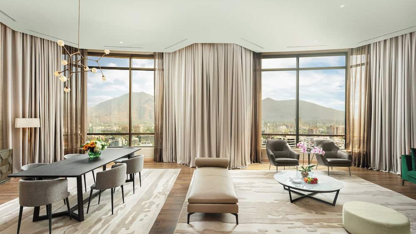 ماندارين أورينتال، سانتياجو