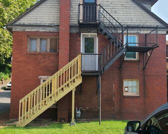 Efficiency Apt located between State College & Altoona Pa, minutes from I-99. - Tyrone - Building