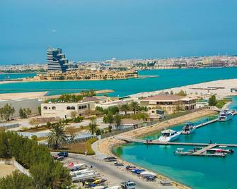 Happy Days Hotel - Manama