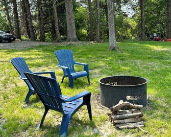 Unique and secluded Tiny House located close to Keuka Lake and the wine trail. - Hammondsport - Patio
