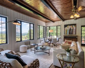 Mountain View Chalet Near Skiing - Hensonville - Sala de estar