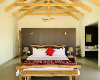 Agama Lodge - Solitaire