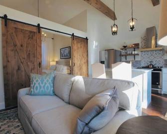 12 South Private Cozy Guesthouse - Nashville - Sala de estar