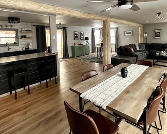 Fall adventure starts here! Close to downtown & hot pool. - Saratoga - Dining room
