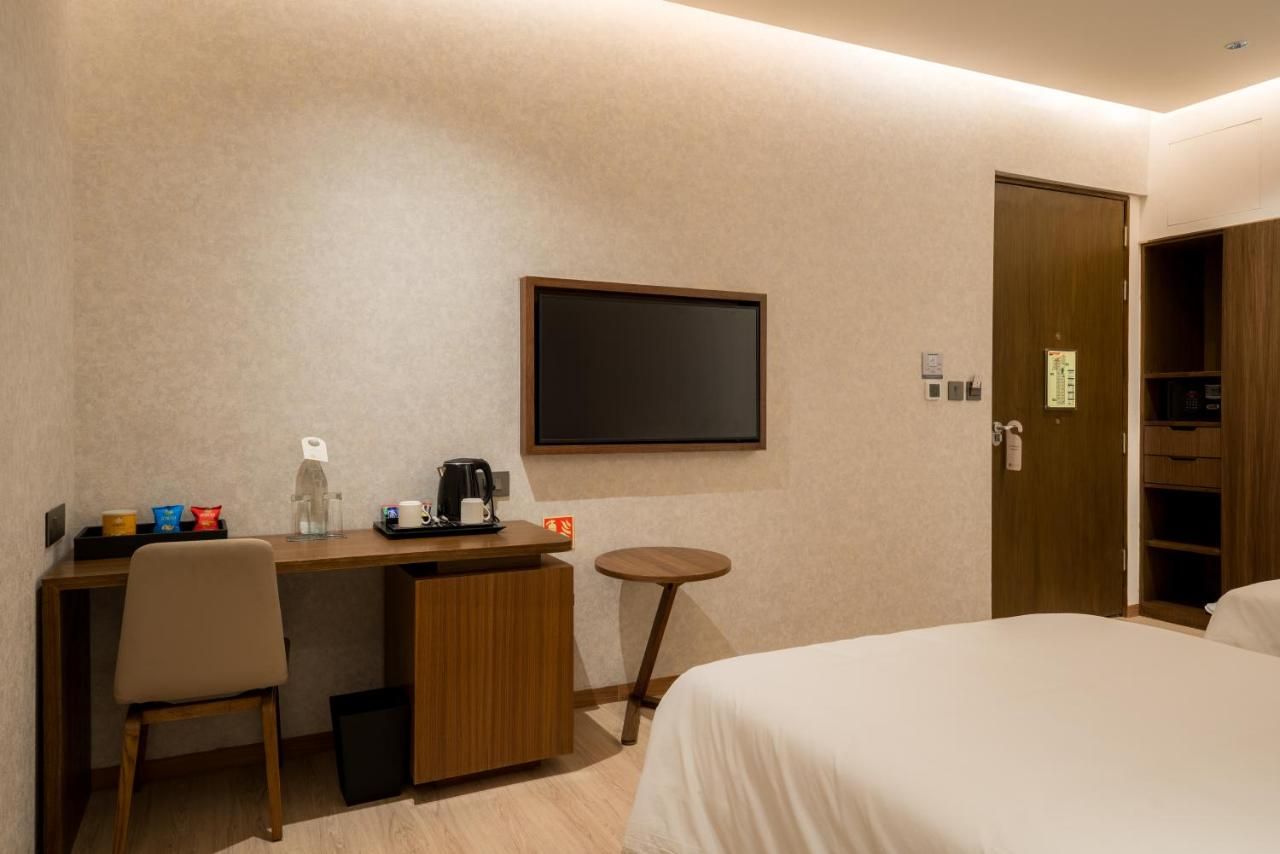 080 Transit Hotel, T2 thumbnail 3