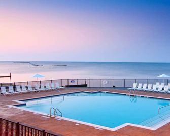 Available July 21-28, 2023 - Westbrook - Piscine