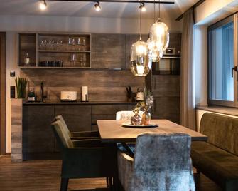 Luxury Apart Sailers including Premium Summercard - St. Anton - Ruokailuhuone