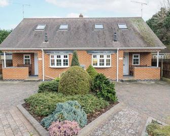 Hen and Chickens - Stourport-on-Severn - Building