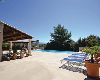 Awesome home in Joucas with kitchen - Joucas - Pool