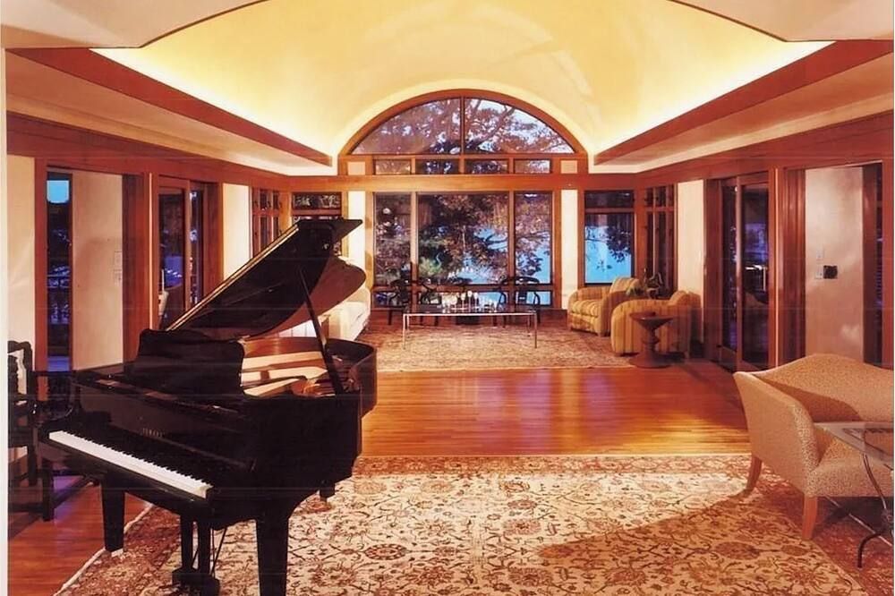 Spacious 6-bedroom house in charming Sherborn with Lake access and Indoor Pool