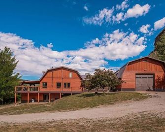 Cabin With Room for Everyone - Irwin - Building