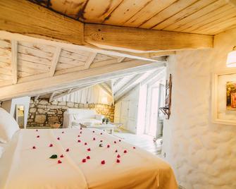 Yukari Sokak Vip Butik Otel - 切什梅 - 臥室