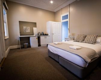 The Royal Hotel - West Wyalong - Bedroom