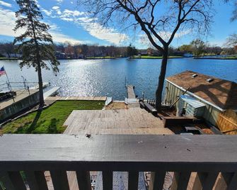 Waterfront River Getaway - McHenry - Balkón