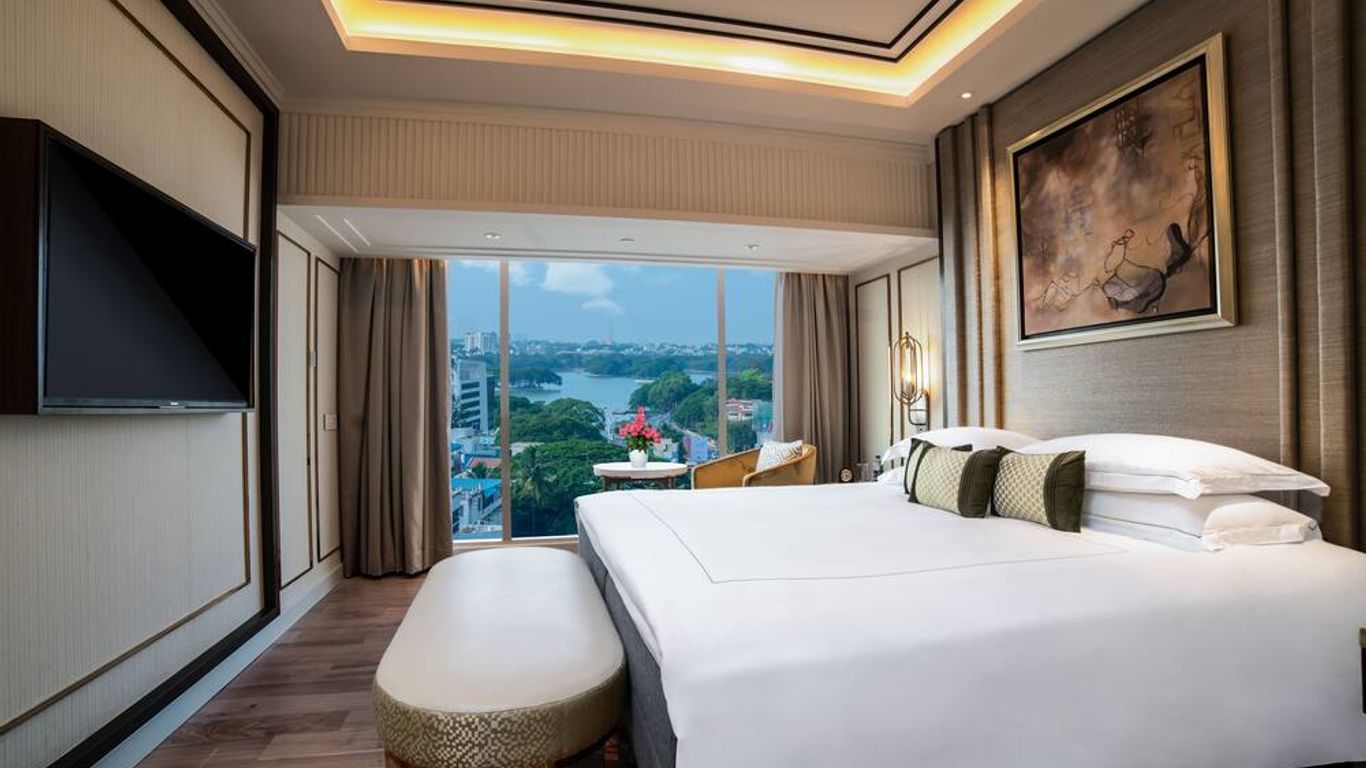 Vivanta by Taj - MG Road