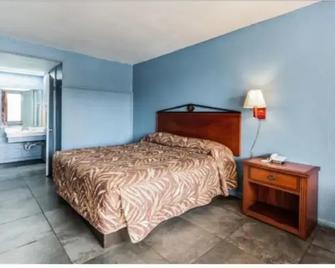 Regency Inn - Forrest City - Bedroom