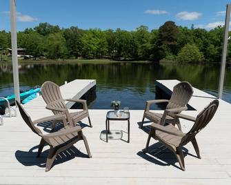 Hot Tub! Hidden Kayak Cove -2 Masters, Kayaks, Fire pit, & Game Room - Jasper - Patio