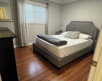 Beautiful Home in The Heart of Silicon Valley. Great location! - Campbell - Bedroom