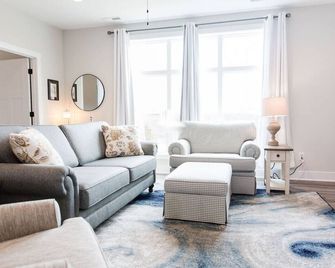 Stoney Ridge · Cozy 1st Level King Bed Suite - 2 bed 2 bath! - Forest - Sala de estar