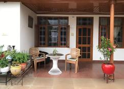 Stunning 2-Bed Apartment in Solan HP - Solan - Patio