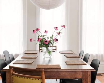 Watson House - Century Home near Sandbanks - Cove Beach - Comedor